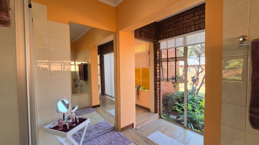 4 Bedroom Property for Sale in Magalieskruin Gauteng