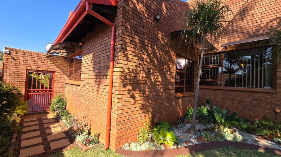 4 Bedroom Property for Sale in Magalieskruin Gauteng