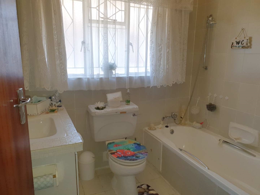 3 Bedroom Property for Sale in Linmeyer Gauteng