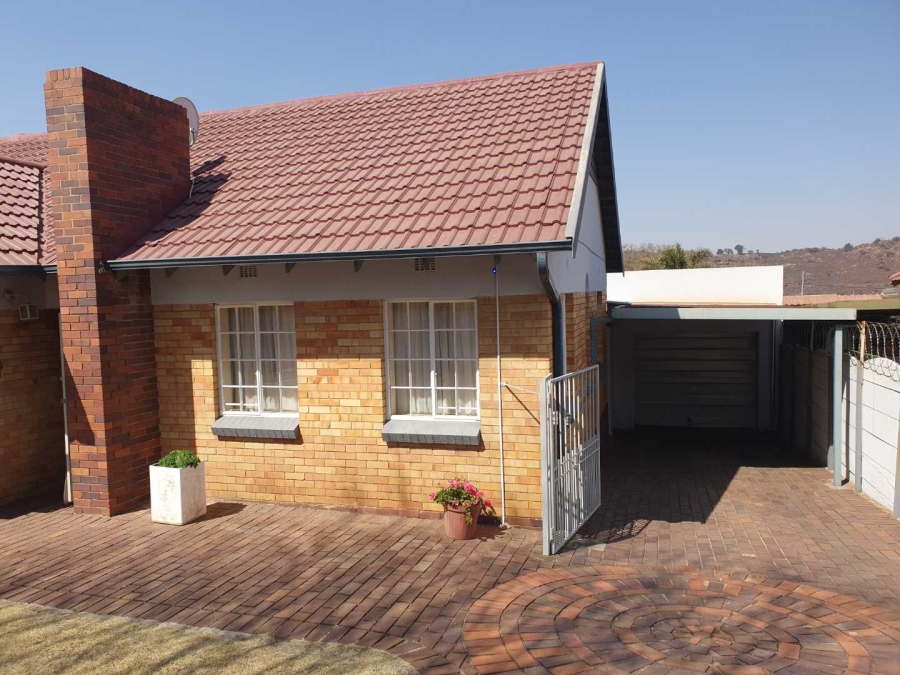 3 Bedroom Property for Sale in Linmeyer Gauteng