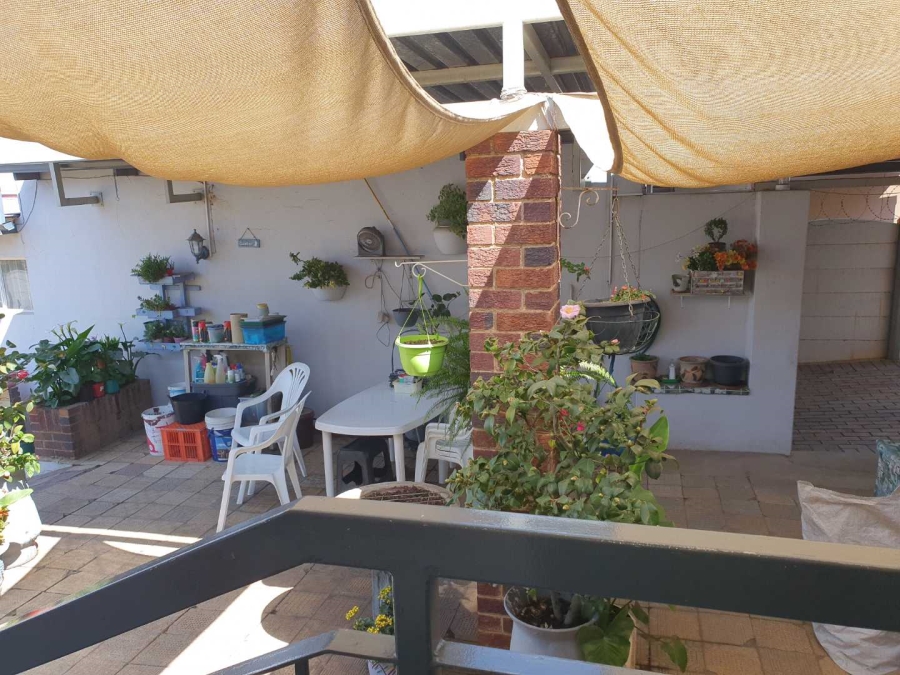 3 Bedroom Property for Sale in Linmeyer Gauteng