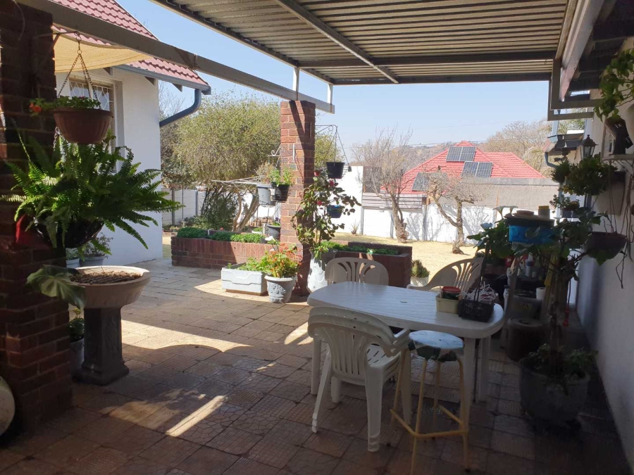 3 Bedroom Property for Sale in Linmeyer Gauteng