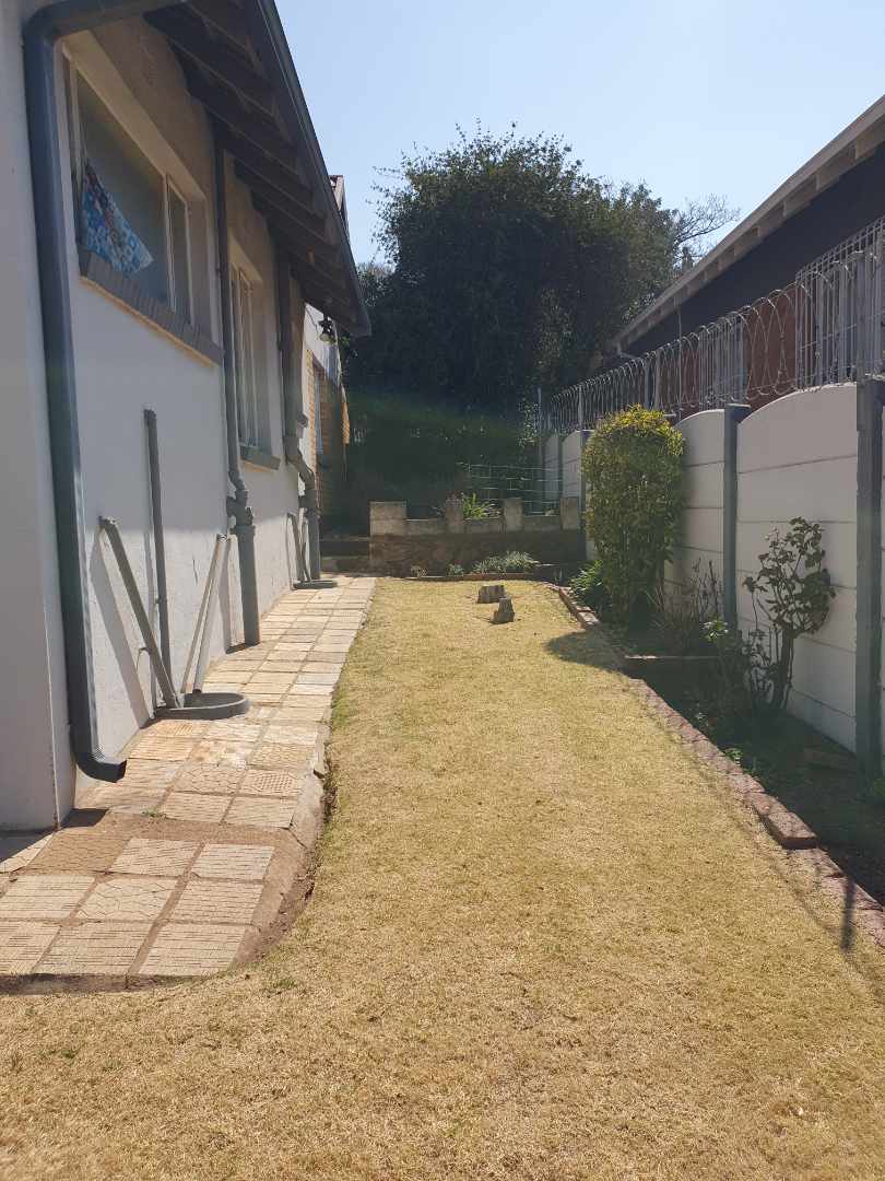 3 Bedroom Property for Sale in Linmeyer Gauteng