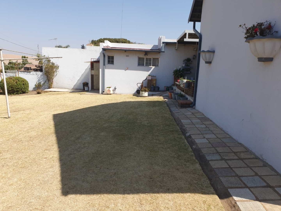 3 Bedroom Property for Sale in Linmeyer Gauteng