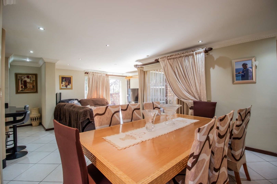 4 Bedroom Property for Sale in Mulbarton Gauteng