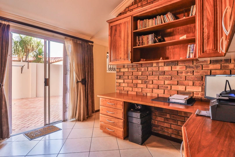 4 Bedroom Property for Sale in Mulbarton Gauteng