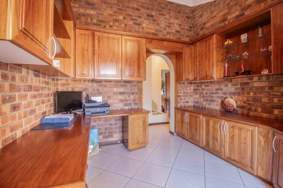 4 Bedroom Property for Sale in Mulbarton Gauteng