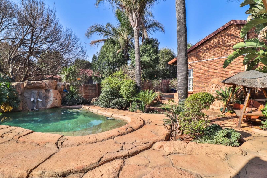 4 Bedroom Property for Sale in Mulbarton Gauteng