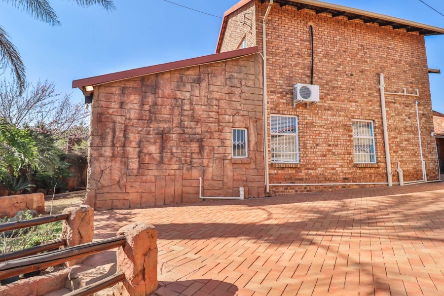 4 Bedroom Property for Sale in Mulbarton Gauteng