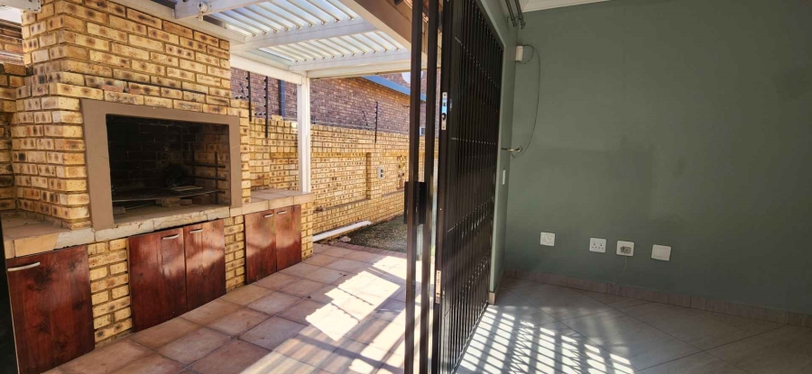 3 Bedroom Property for Sale in New Redruth Gauteng