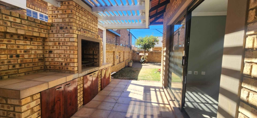 3 Bedroom Property for Sale in New Redruth Gauteng