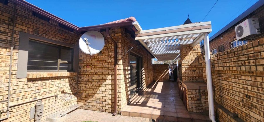 3 Bedroom Property for Sale in New Redruth Gauteng