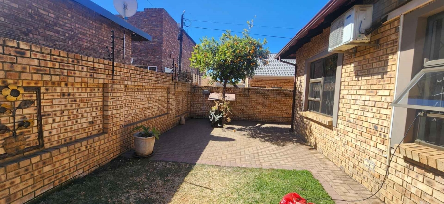 3 Bedroom Property for Sale in New Redruth Gauteng