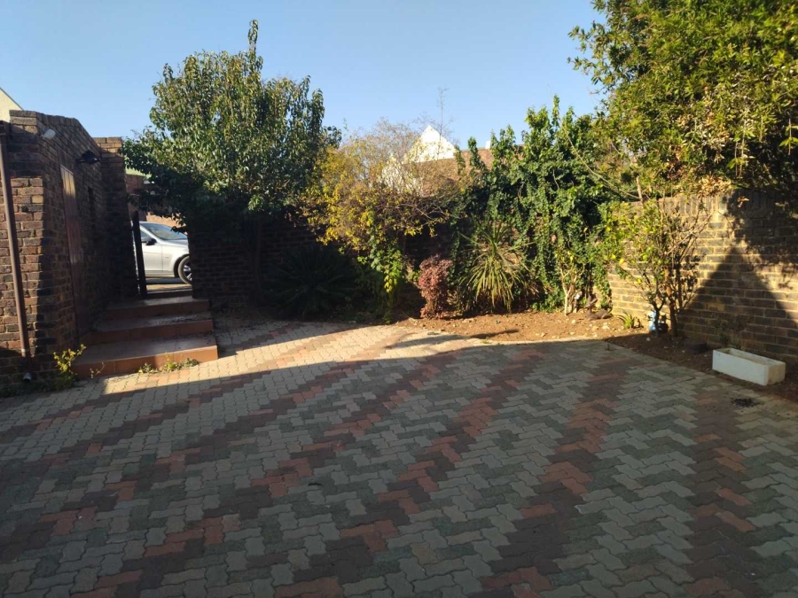 2 Bedroom Property for Sale in Oakdene Gauteng