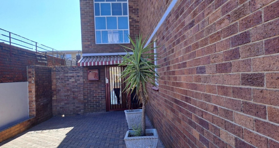 2 Bedroom Property for Sale in New Redruth Gauteng