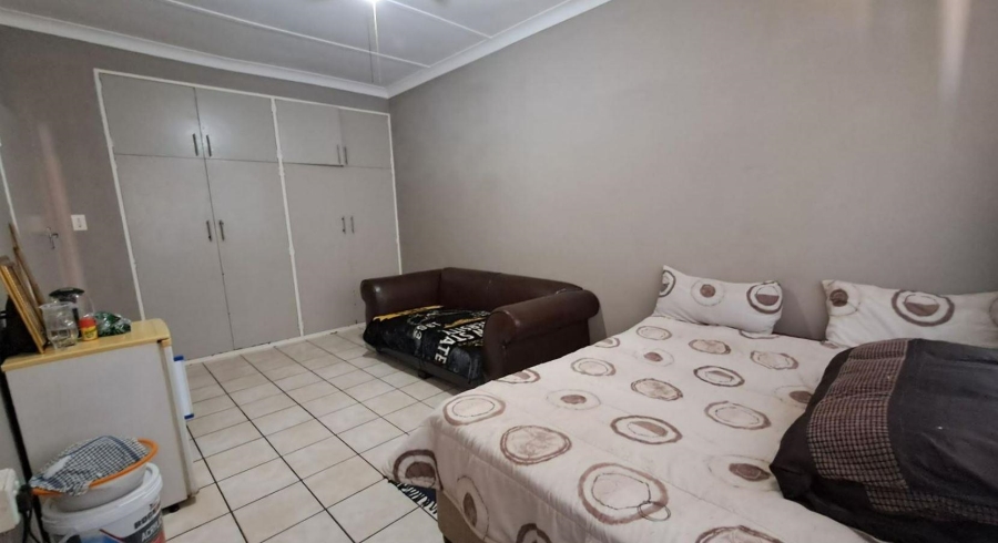 2 Bedroom Property for Sale in New Redruth Gauteng