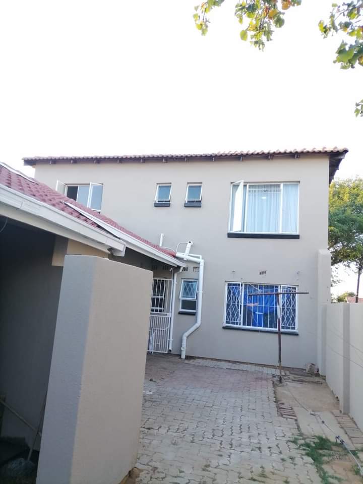 4 Bedroom Property for Sale in Tulisa Park Gauteng