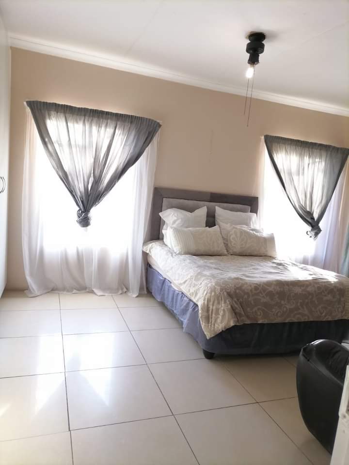 4 Bedroom Property for Sale in Tulisa Park Gauteng