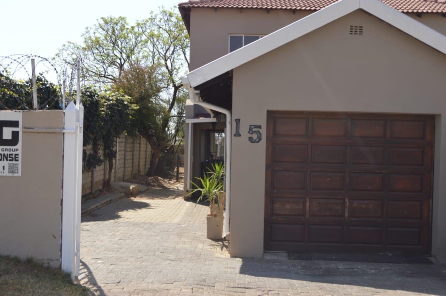 4 Bedroom Property for Sale in Tulisa Park Gauteng