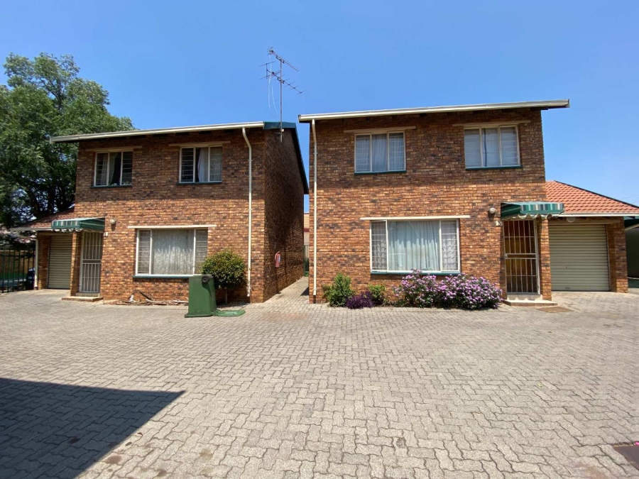 12 Bedroom Property for Sale in New Redruth Gauteng