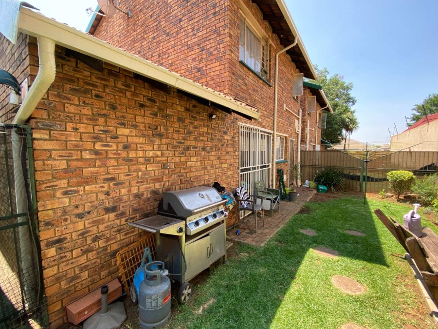 12 Bedroom Property for Sale in New Redruth Gauteng