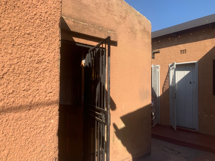 2 Bedroom Property for Sale in Emdeni Gauteng