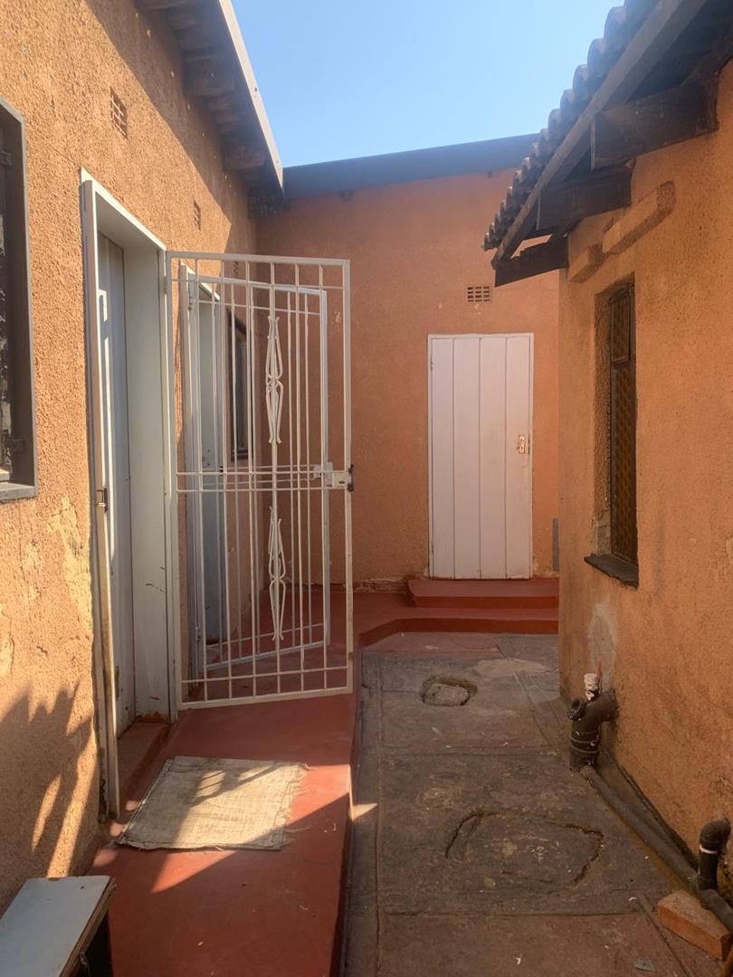 2 Bedroom Property for Sale in Emdeni Gauteng