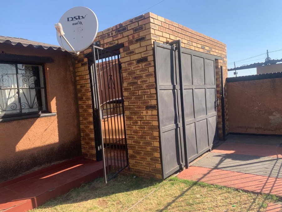 2 Bedroom Property for Sale in Emdeni Gauteng