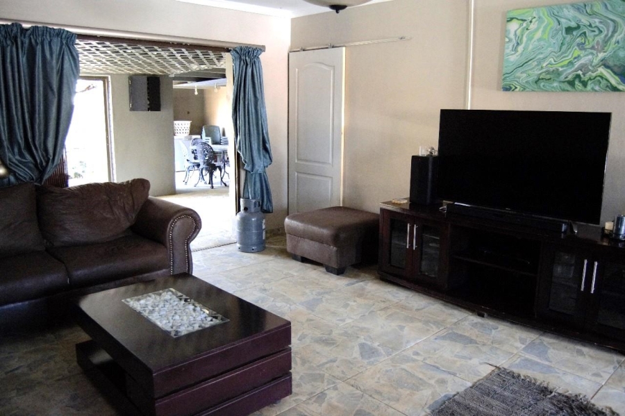 2 Bedroom Property for Sale in Bonaero Park Gauteng