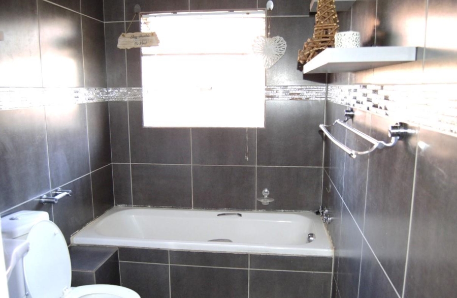 2 Bedroom Property for Sale in Bonaero Park Gauteng