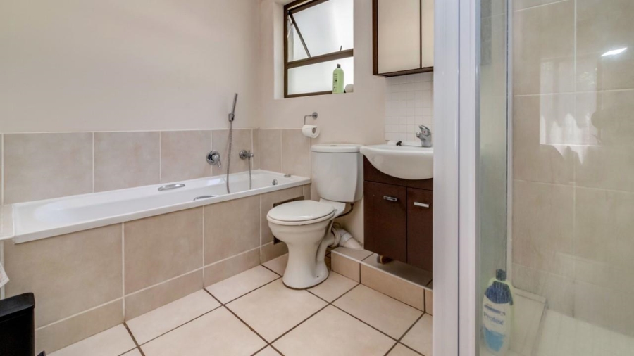 1 Bedroom Property for Sale in Lonehill Gauteng