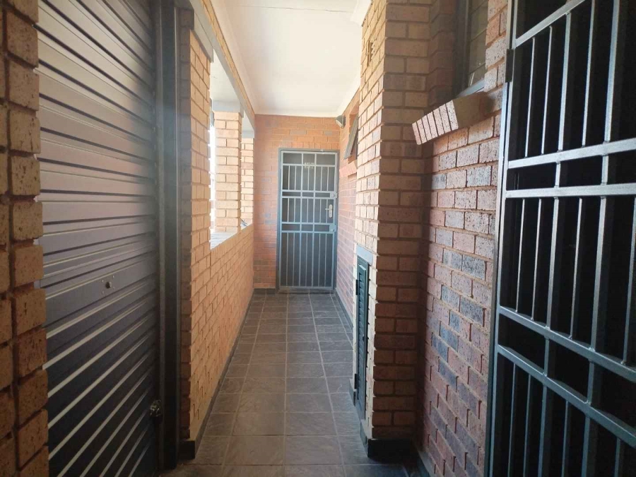 To Let 2 Bedroom Property for Rent in La Montagne Gauteng