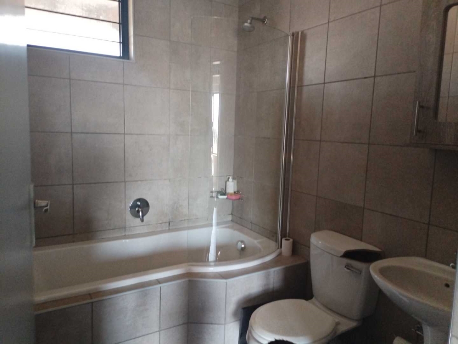 To Let 2 Bedroom Property for Rent in La Montagne Gauteng