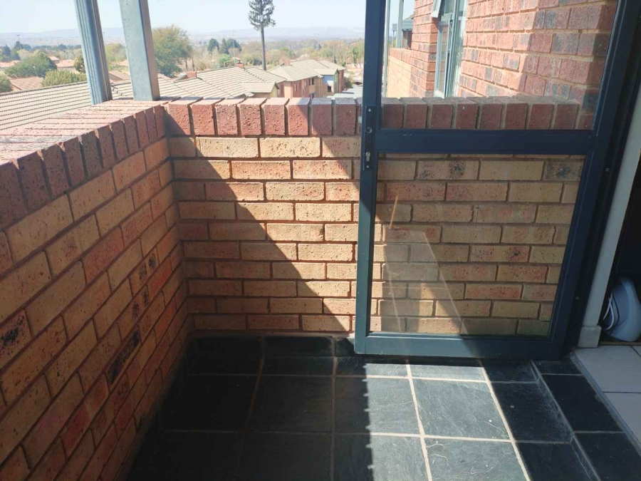 To Let 2 Bedroom Property for Rent in La Montagne Gauteng