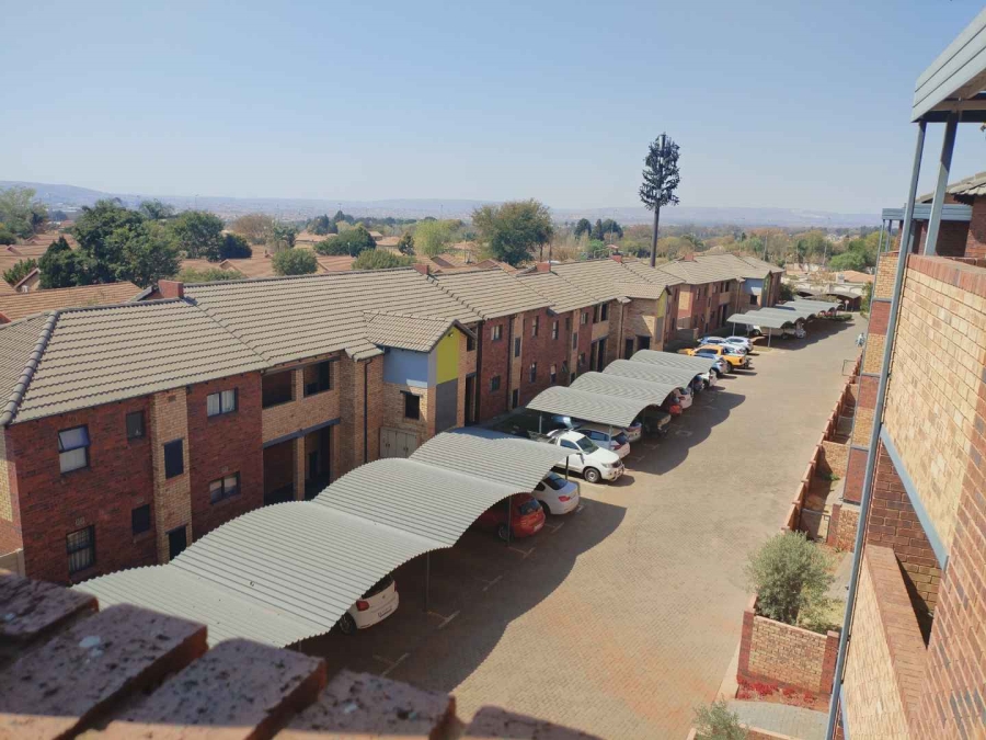 To Let 2 Bedroom Property for Rent in La Montagne Gauteng