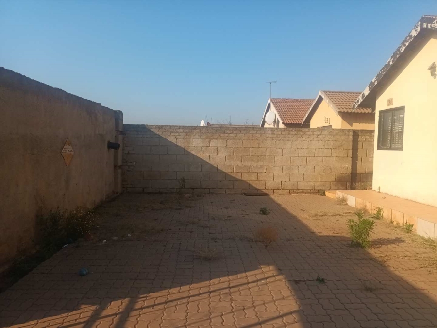 2 Bedroom Property for Sale in Moleleki Gauteng