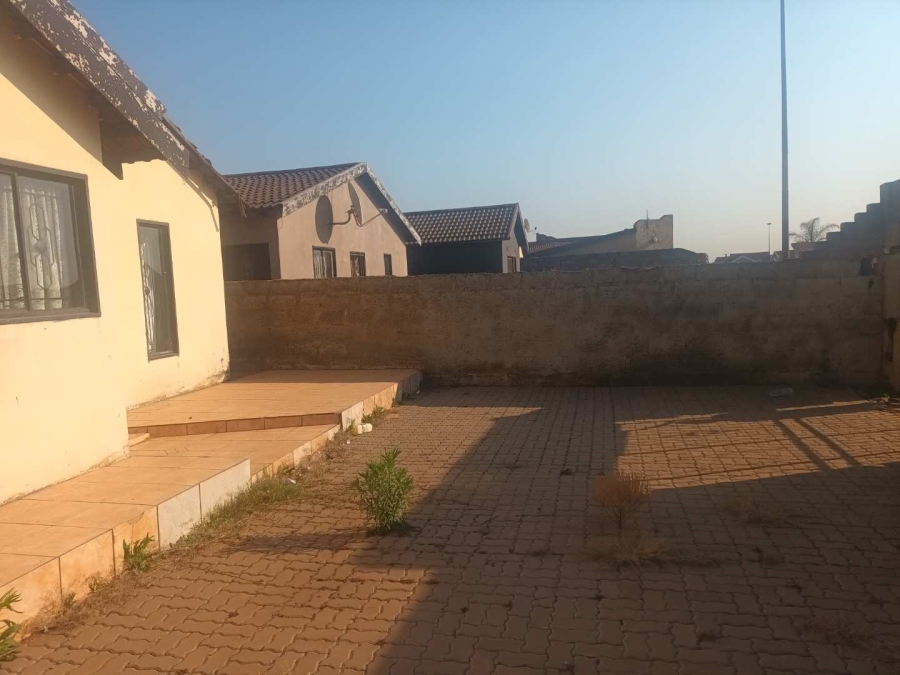 2 Bedroom Property for Sale in Moleleki Gauteng