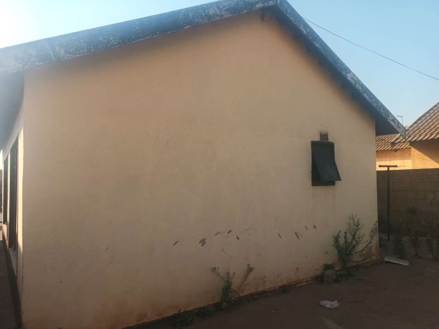 2 Bedroom Property for Sale in Moleleki Gauteng