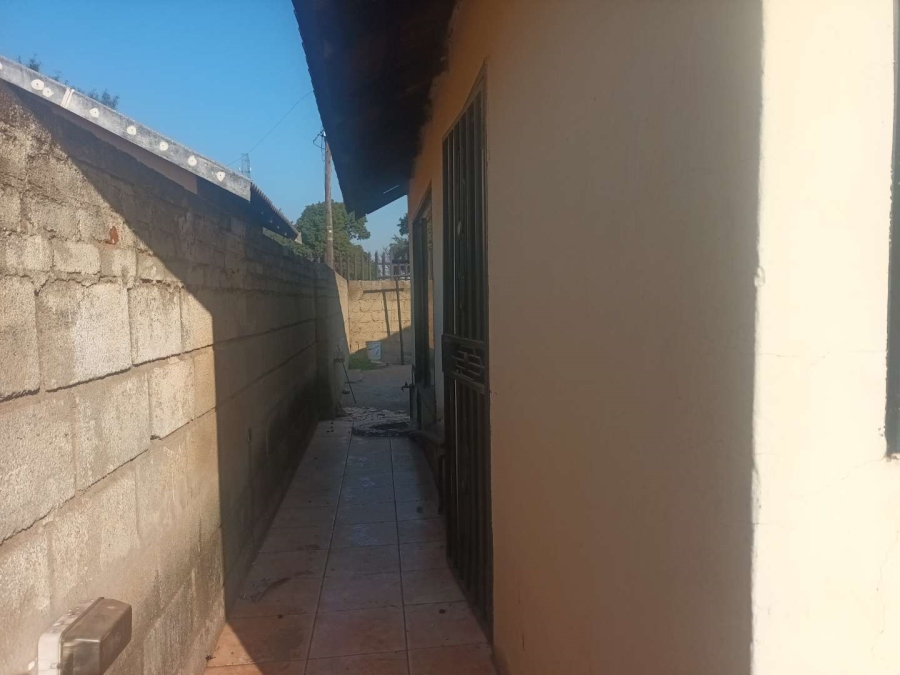 2 Bedroom Property for Sale in Moleleki Gauteng