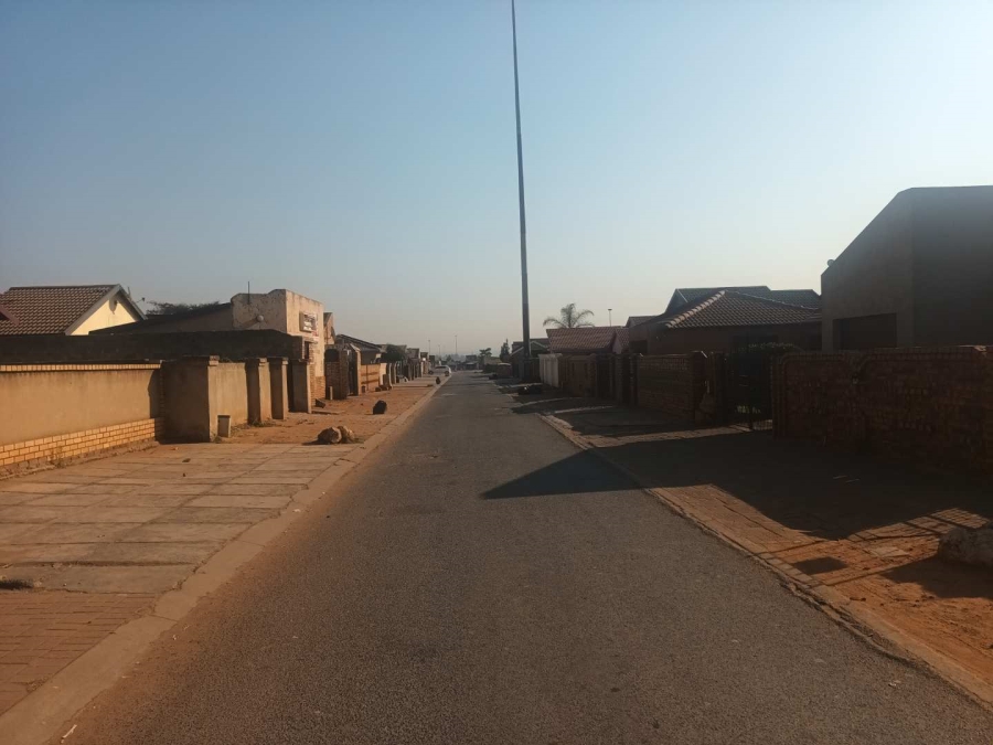 2 Bedroom Property for Sale in Moleleki Gauteng