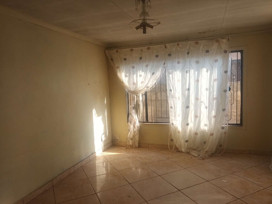 2 Bedroom Property for Sale in Moleleki Gauteng