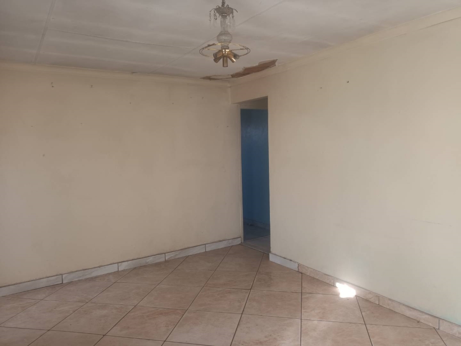 2 Bedroom Property for Sale in Moleleki Gauteng