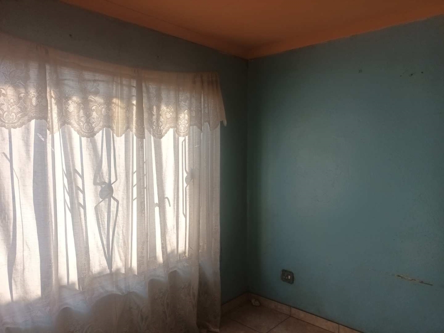 2 Bedroom Property for Sale in Moleleki Gauteng