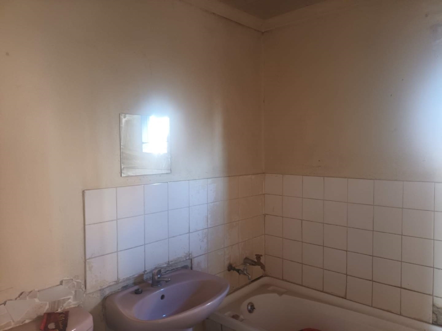 2 Bedroom Property for Sale in Moleleki Gauteng