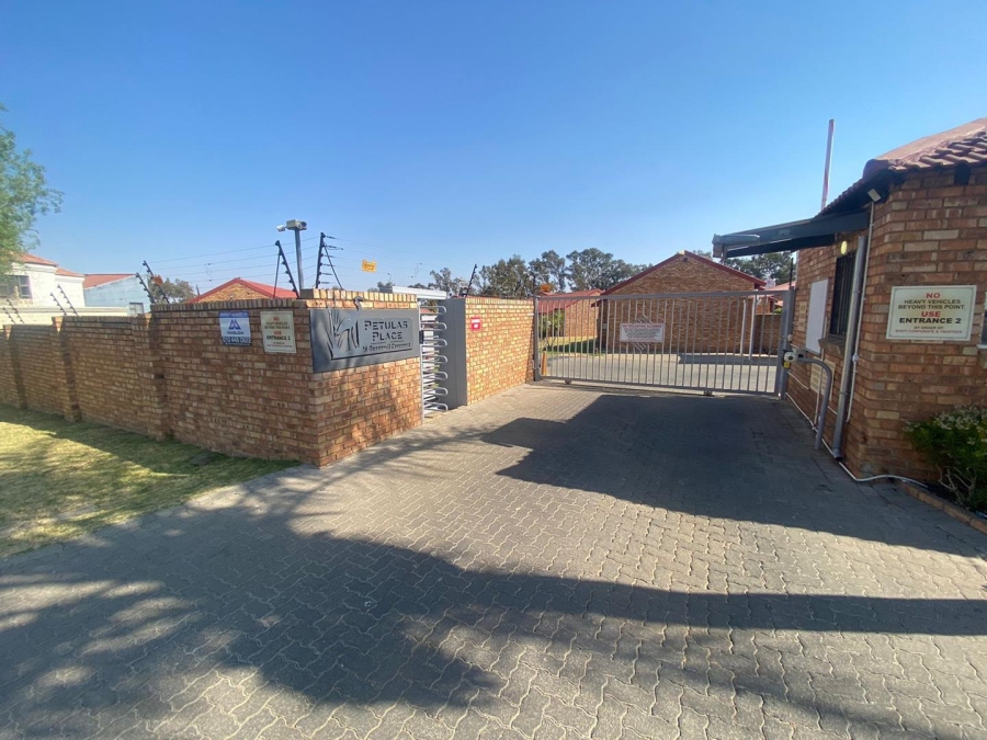 2 Bedroom Property for Sale in Liefde en Vrede Gauteng