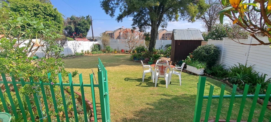 2 Bedroom Property for Sale in Northwold Gardens Gauteng