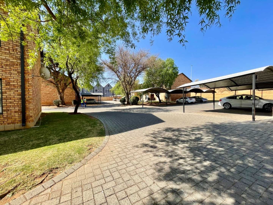 2 Bedroom Property for Sale in Weltevreden Park Gauteng