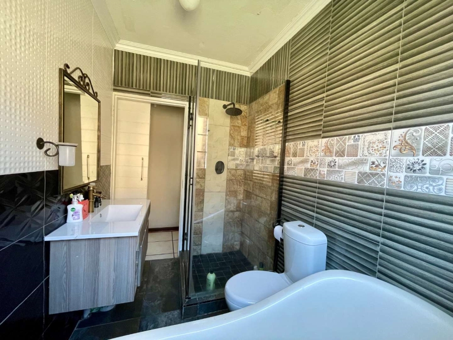 2 Bedroom Property for Sale in Weltevreden Park Gauteng