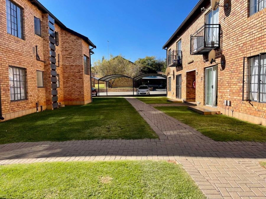 2 Bedroom Property for Sale in Weltevreden Park Gauteng