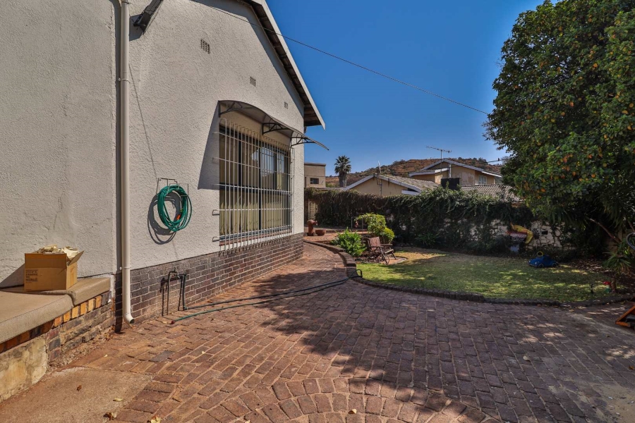 4 Bedroom Property for Sale in Mondeor Gauteng